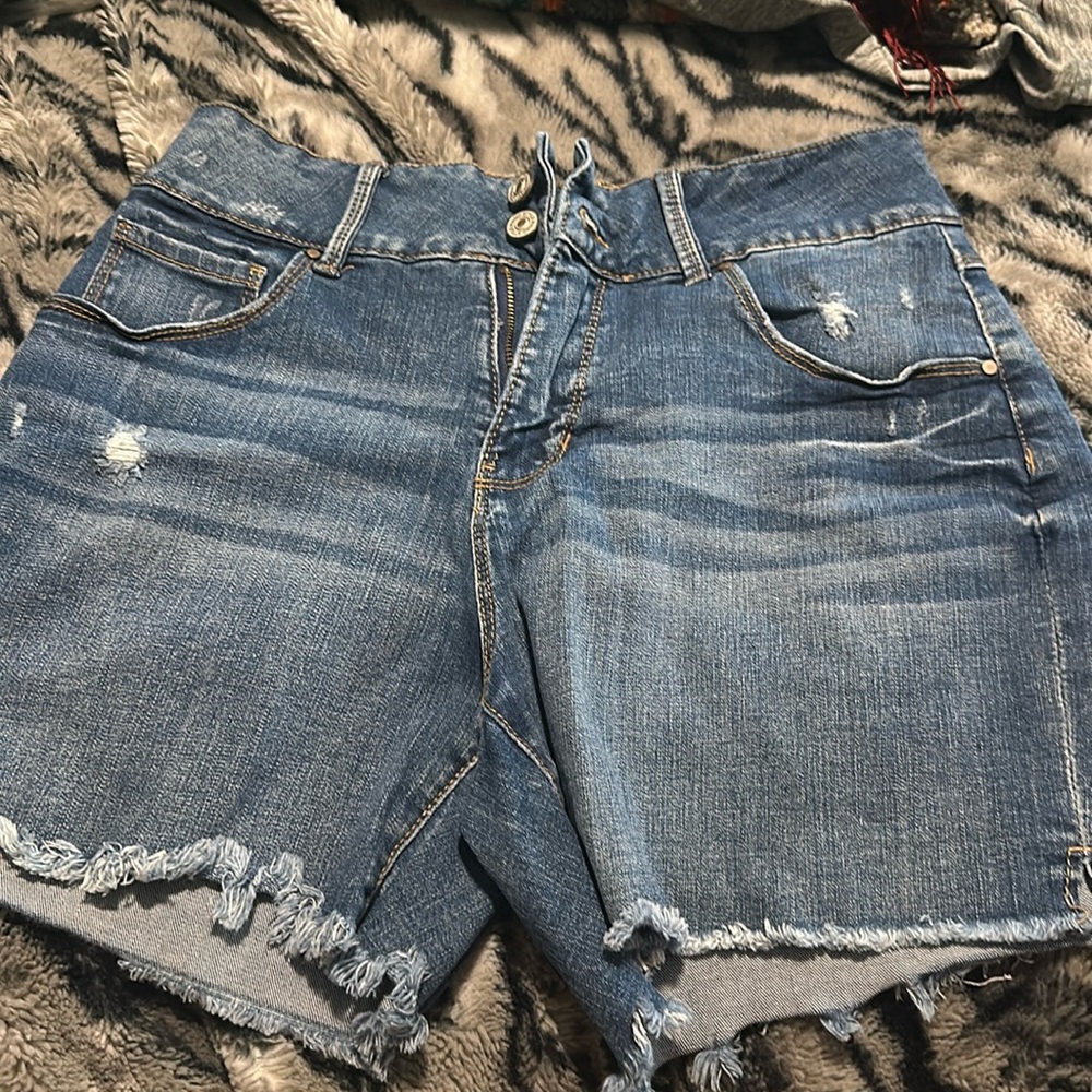 Sound style high-rise denim shorts